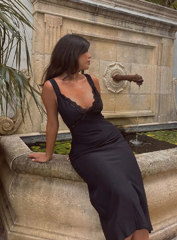 Hannelle Maxi Dress Black Stylish Maxi Dress with Pleats