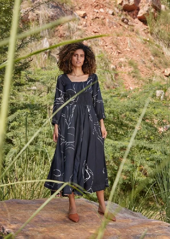 Under Her Gaze Midi Dress Elegant Lace Trim Midi Dress