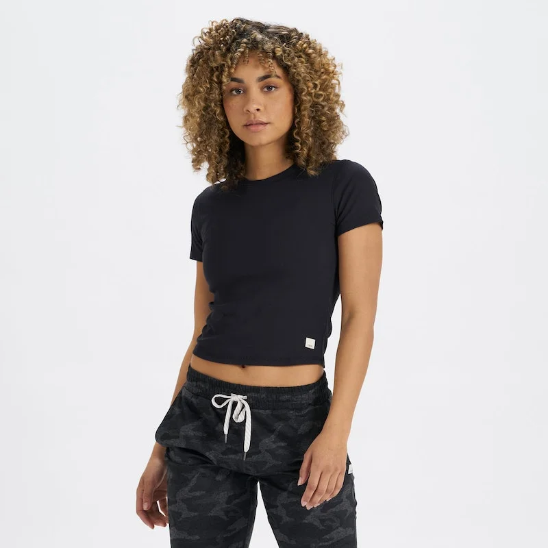 Vuori Pose Fitted Tee - Black Zippered Front Buttoned Front Snap Front