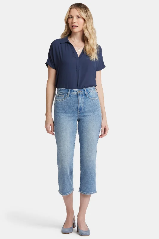 Joni Relaxed Capri Jeans - Blue Valley Casual Light Wash Jeans