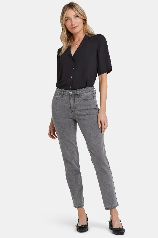 Stella Tapered Ankle Jeans - Palmas Trendy Button-Up High-Waist Jeans