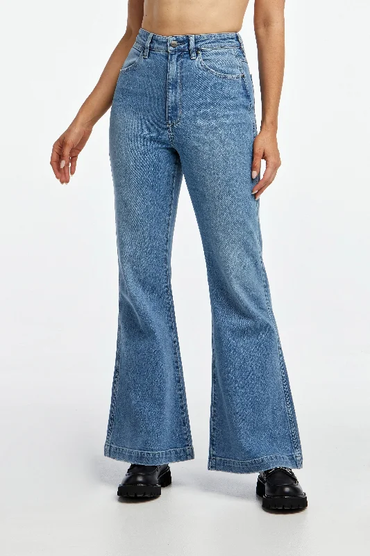 WRANGLER Womens Lou Lou Bells Flared Jeans Quarry Blue Fashionable Slouchy Fit Jeans WRANGLER Womens Lou Lou Bells Flared Jeans Quarry Blue Fashionable Slouchy Fit Jeans
