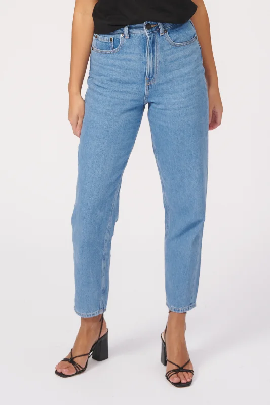 De Originale Performance Mom Jeans - Light Blue Denim Elegant Dark-Wash Bootcut Jeans